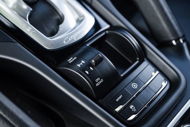 Used 2015 Porsche Cayenne S AWD/4WD image 21