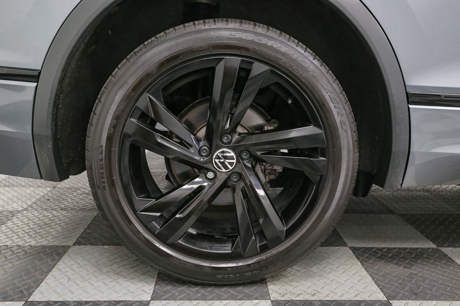 Certified 2024 Volkswagen Tiguan SE R-Line FWD image 20