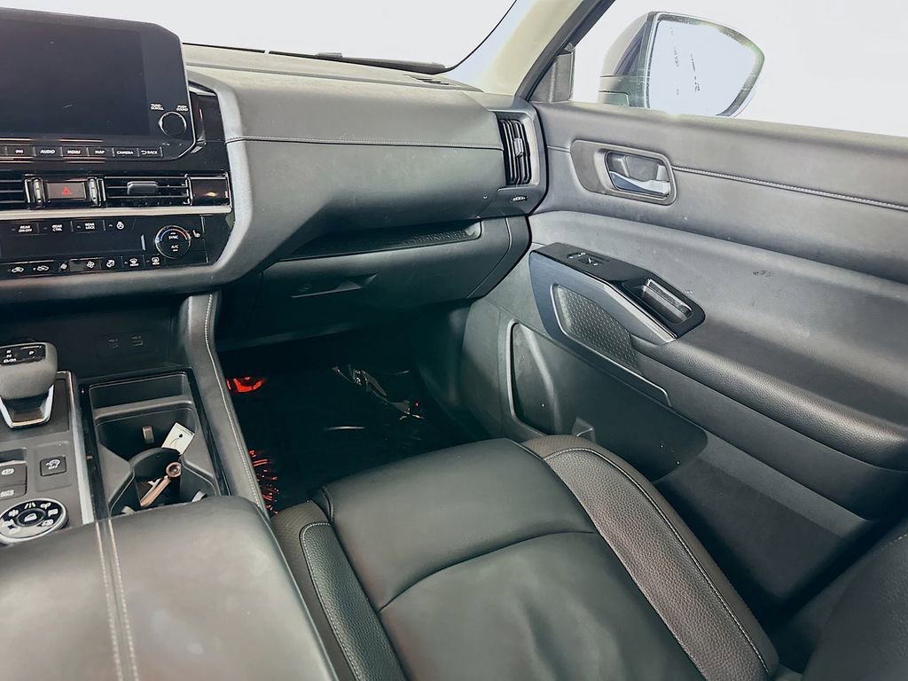 Used 2022 Nissan Pathfinder SL w/ SL Black Package image 32