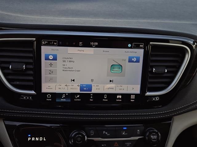 Used 2024 Chrysler Pacifica Limited image 13