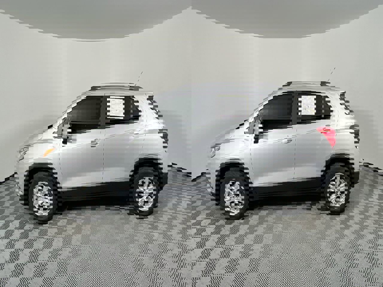 Used 2022 Chevrolet Trax LT w/ LT Convenience Package image 7