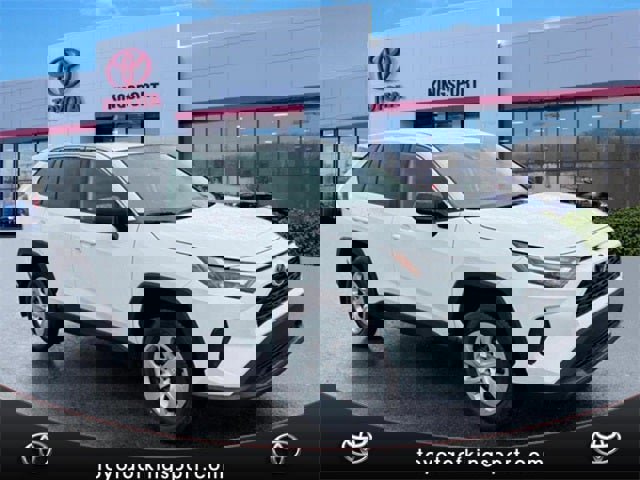 Used 2025 Toyota RAV4 LE image 7