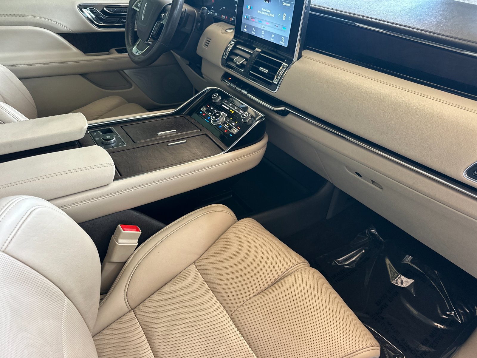 Certified 2021 Lincoln Navigator Reserve w/ Luxury Package AWD/4WD image 16
