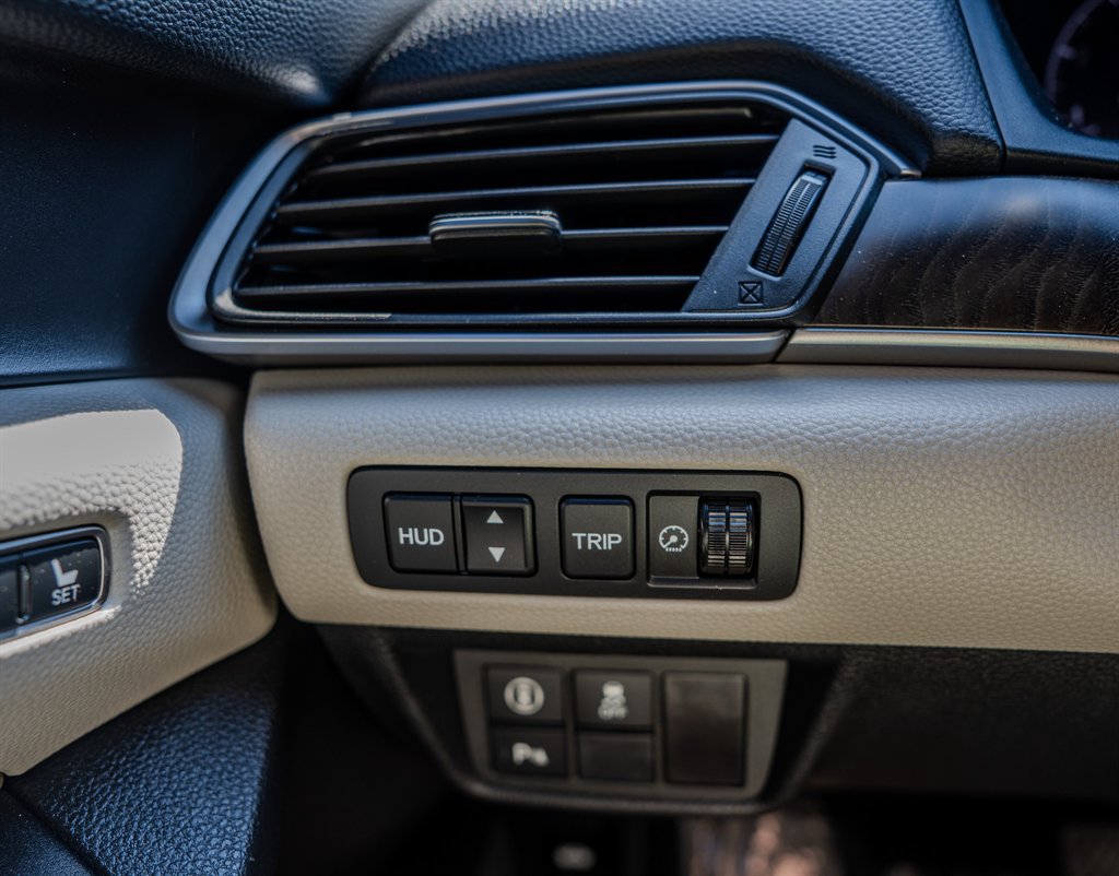 Used 2018 Honda Accord Touring image 18