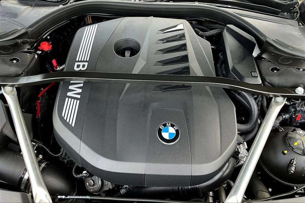 Used 2023 BMW 740i w/ Parking Assistance Package RWD image 31