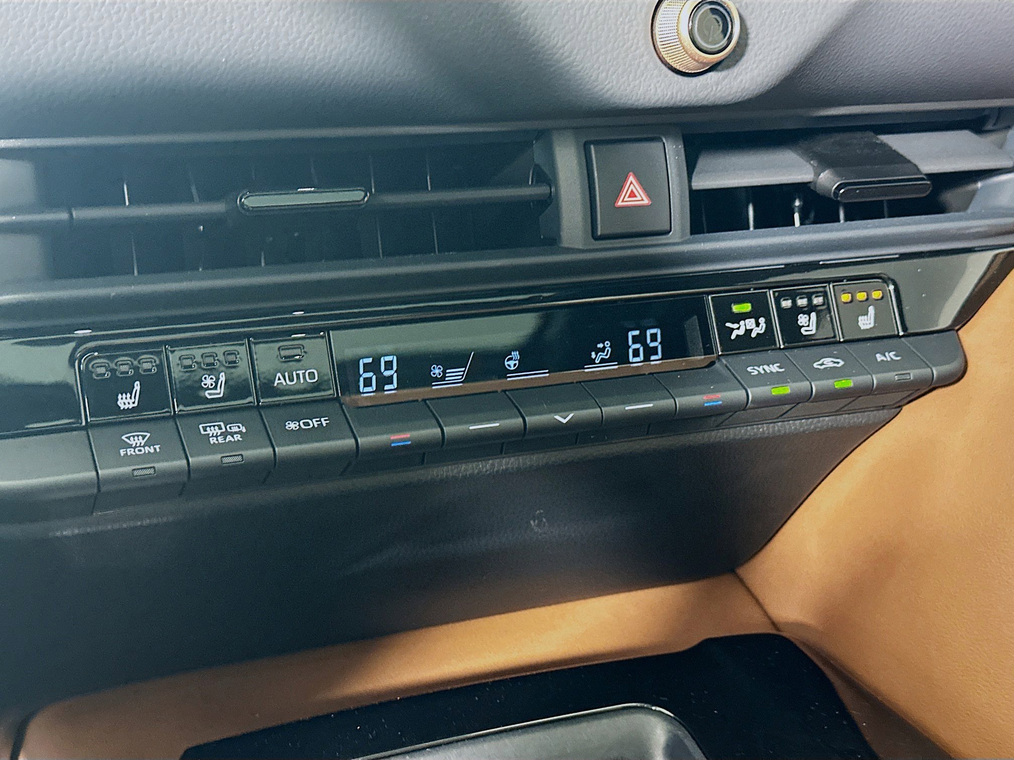 Used 2025 Toyota Crown Signia w/ Advanced Technology Package image 21