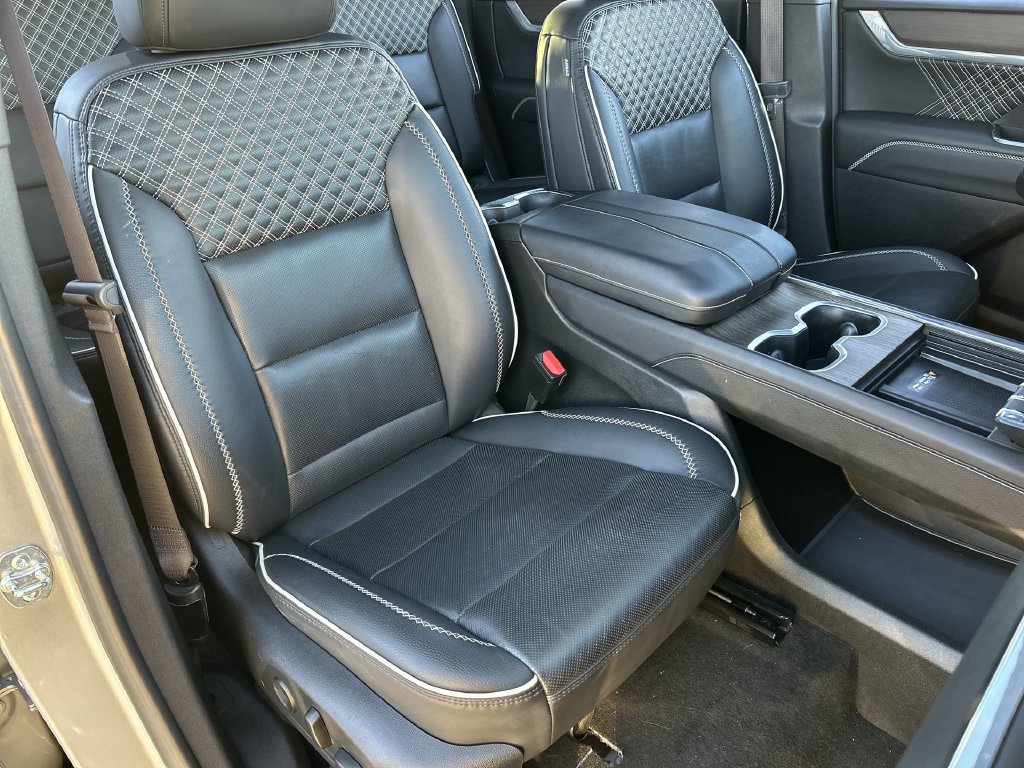 Used 2025 GMC Acadia Denali FWD image 28