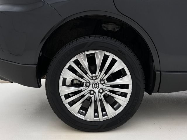 Used 2024 Toyota Venza XLE AWD/4WD image 28