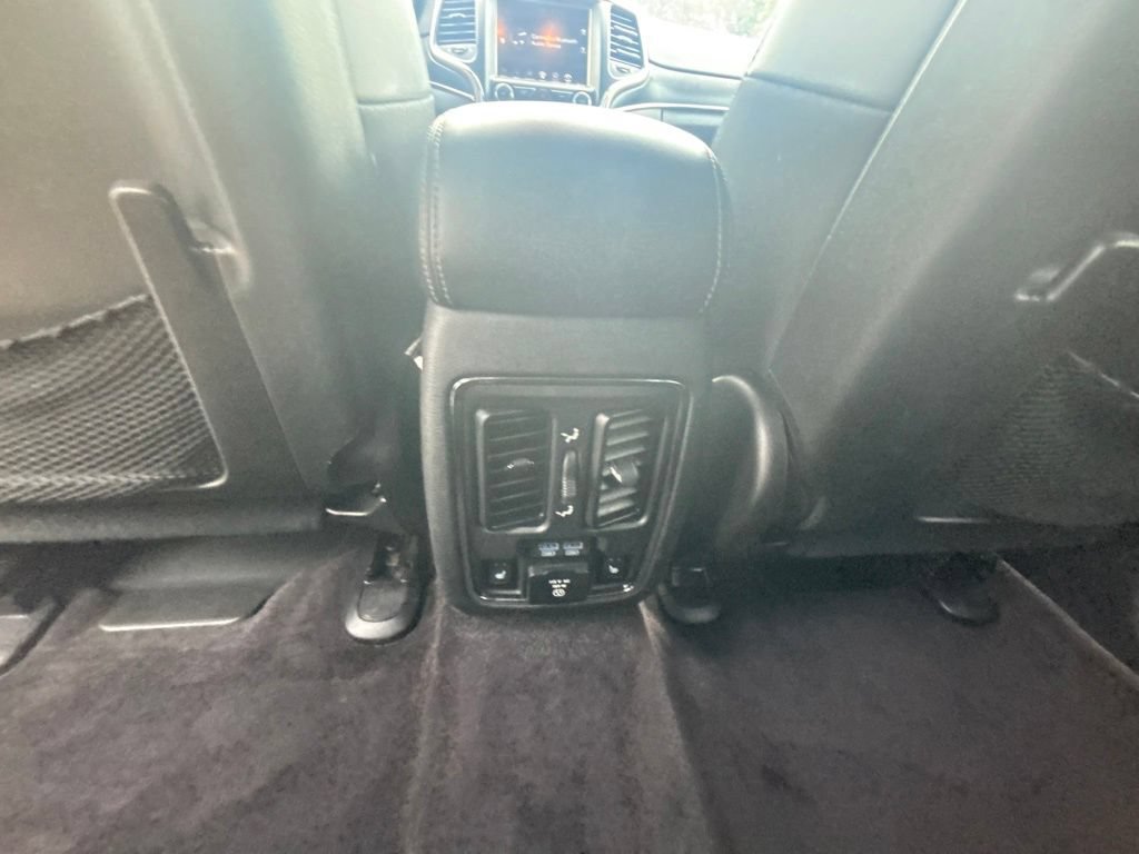 Used 2017 Jeep Grand Cherokee Limited AWD/4WD image 18