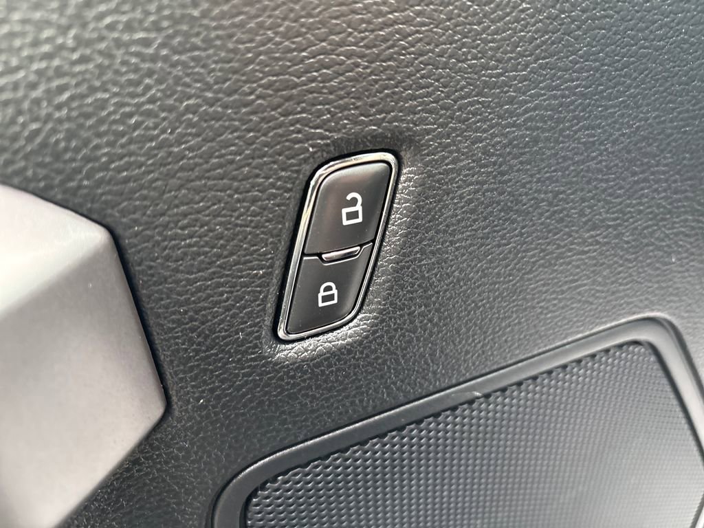 Used 2019 Ford F150 XLT w/ Equipment Group 302A Luxury AWD/4WD image 15
