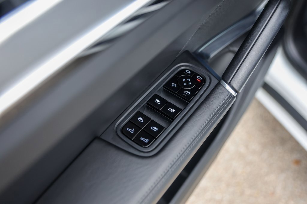 Used 2020 Porsche Cayenne Turbo w/ Assistance Package image 24