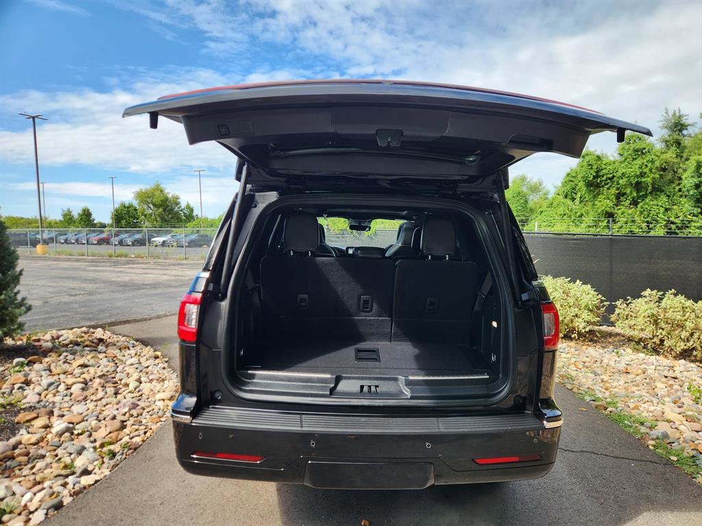 Used 2021 Lincoln Navigator Reserve w/ Luxury Package image 25