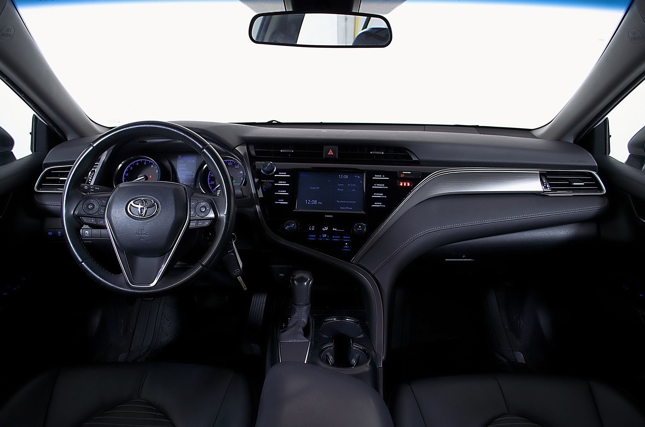 Used 2020 Toyota Camry SE FWD image 21