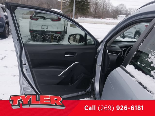 Used 2023 Toyota Corolla Cross XLE FWD image 19