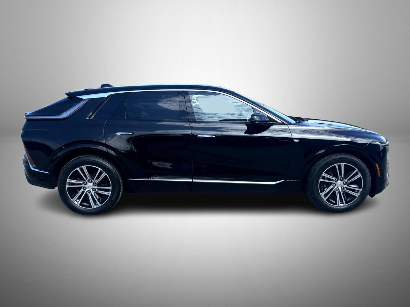 Certified 2026 Cadillac Lyriq Premium Luxury w/ LPO, Floor Liner Package AWD/4WD image 4