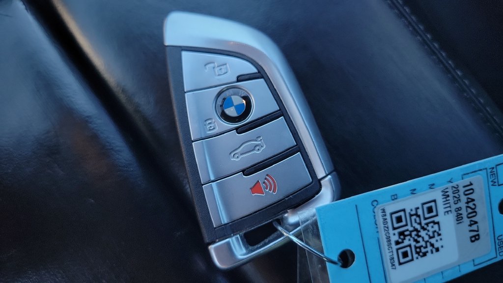 Used 2025 BMW 840i Convertible w/ Driving Assistance Package RWD image 23