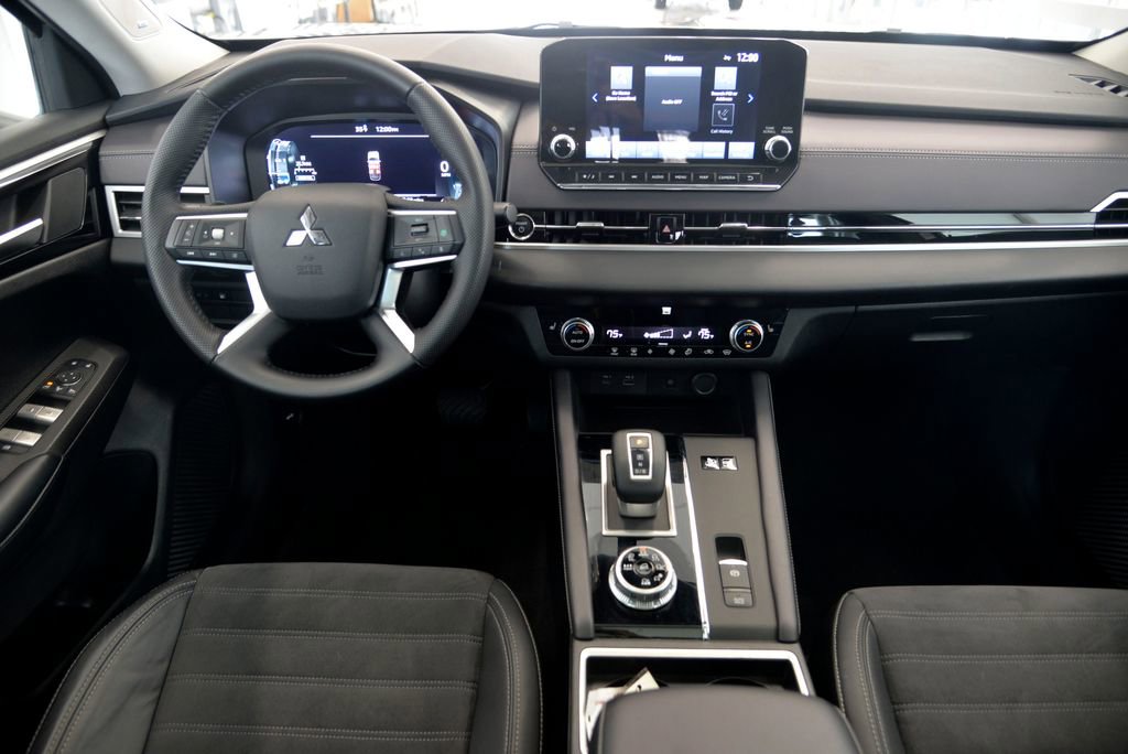 Used 2023 Mitsubishi Outlander SE image 17