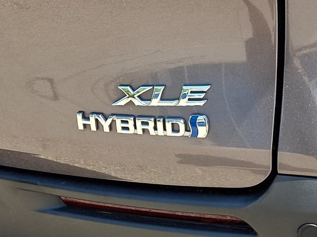 Used 2021 Toyota Sienna XLE FWD image 36