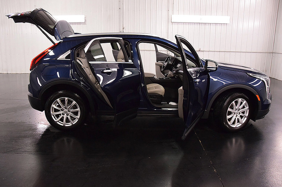 Used 2021 Cadillac XT4 Luxury w/ Cold Weather Package AWD/4WD image 37