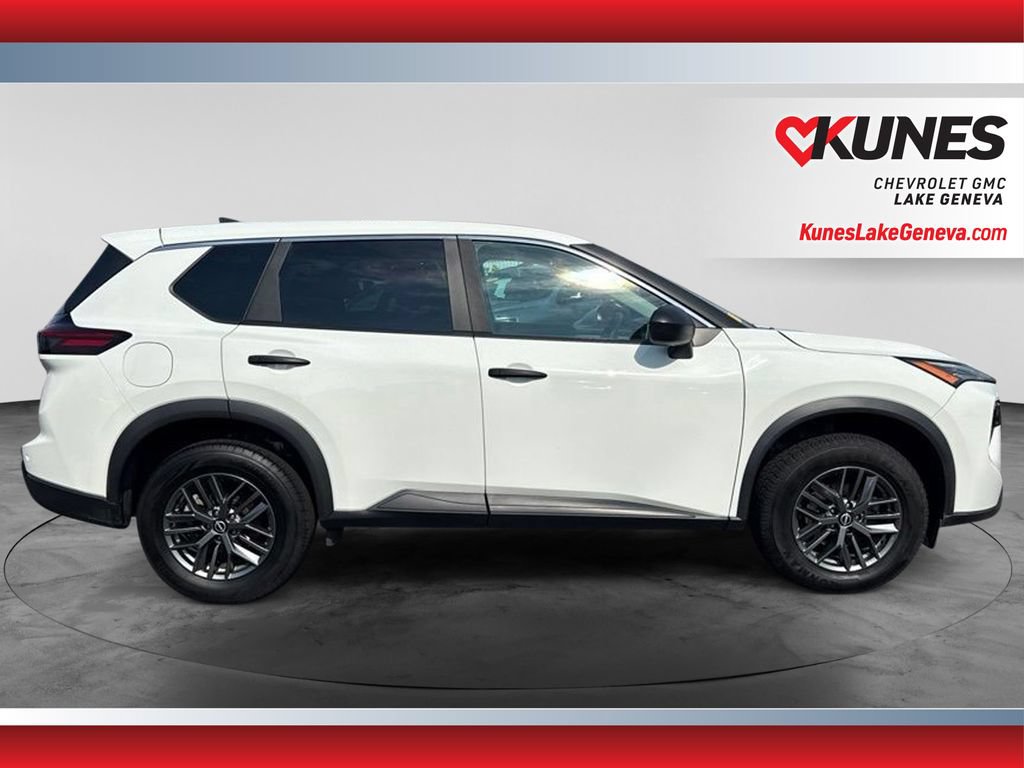 Used 2024 Nissan Rogue S FWD image 3