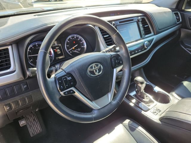 Used 2016 Toyota Highlander XLE image 24