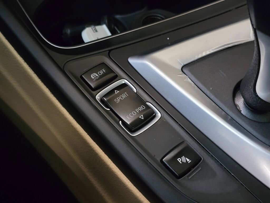 Used 2017 BMW 330e image 30