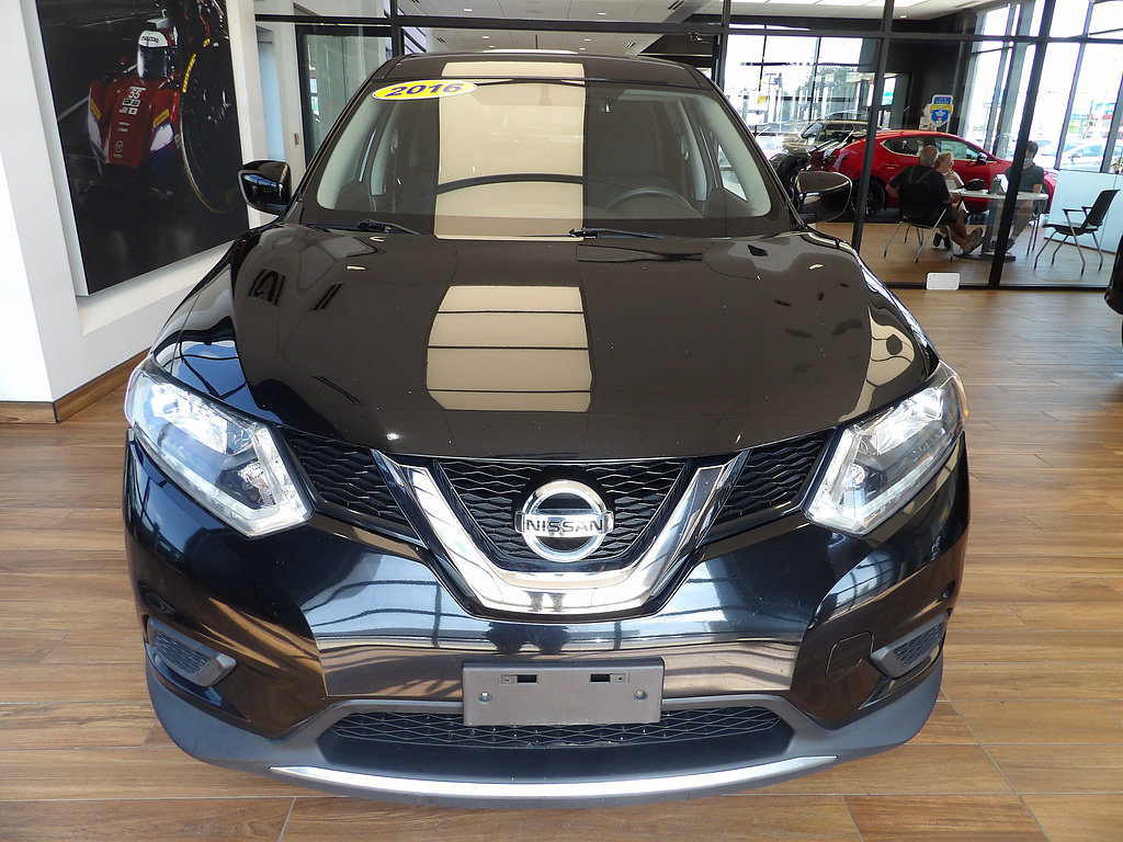 Used 2016 Nissan Rogue S FWD image 2