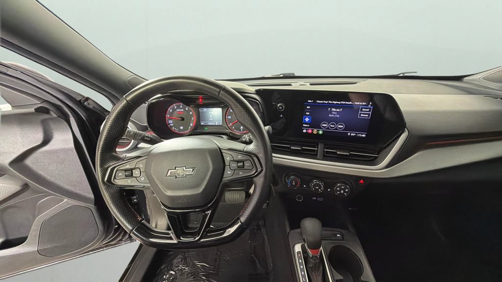 Used 2024 Chevrolet Trax RS w/ Sunroof Package FWD image 20