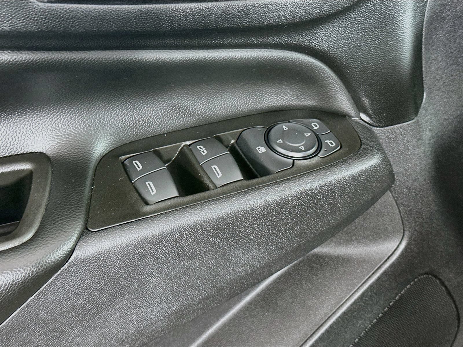 Used 2020 Chevrolet Equinox LT AWD/4WD image 17