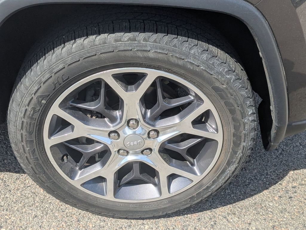 Used 2019 Jeep Grand Cherokee Limited image 16