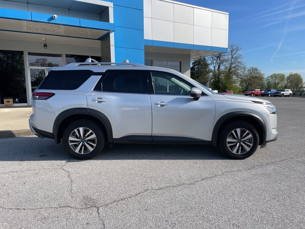 Used 2025 Nissan Pathfinder SL AWD/4WD image 56