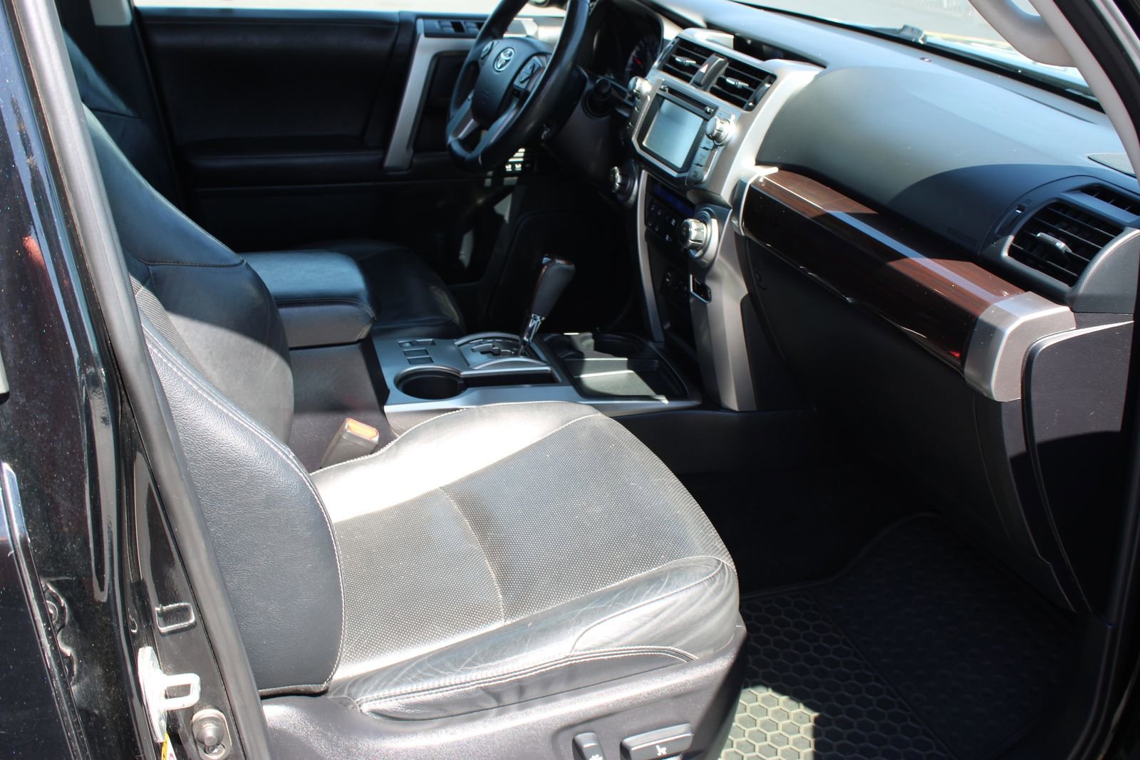 Used 2015 Toyota 4Runner Limited image 24