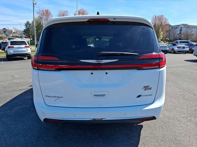 Used 2023 Chrysler Pacifica Touring-L image 7