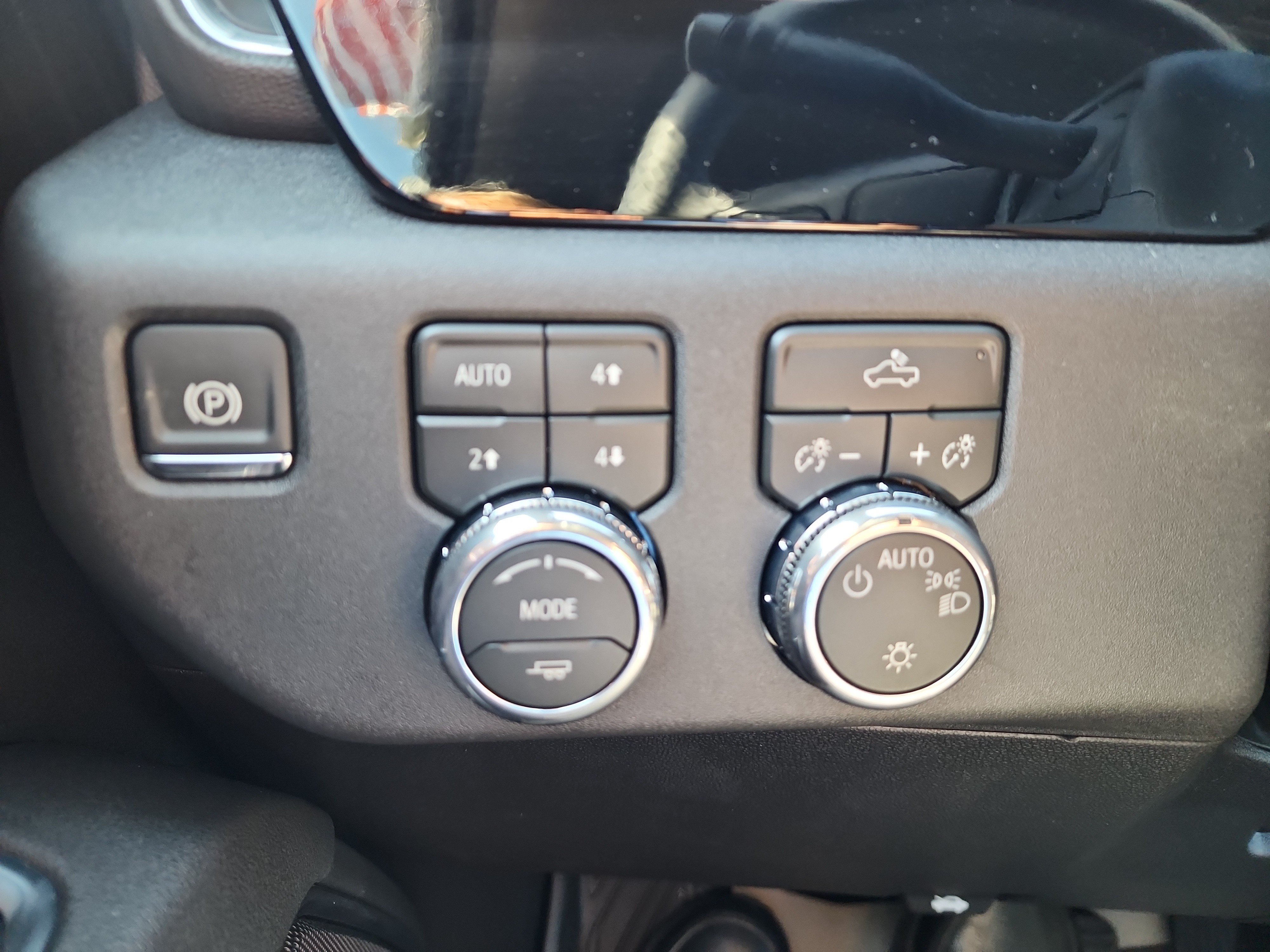 New 2026 GMC Sierra 1500 SLE w/ X31 Off-Road Package AWD/4WD image 21
