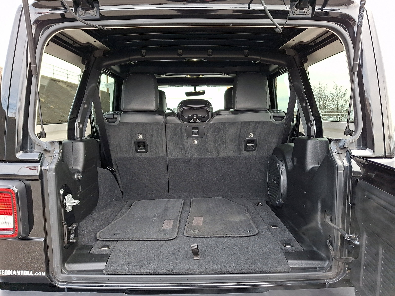 Certified 2022 Jeep Wrangler Unlimited Sahara w/ Cold Weather Group image 30