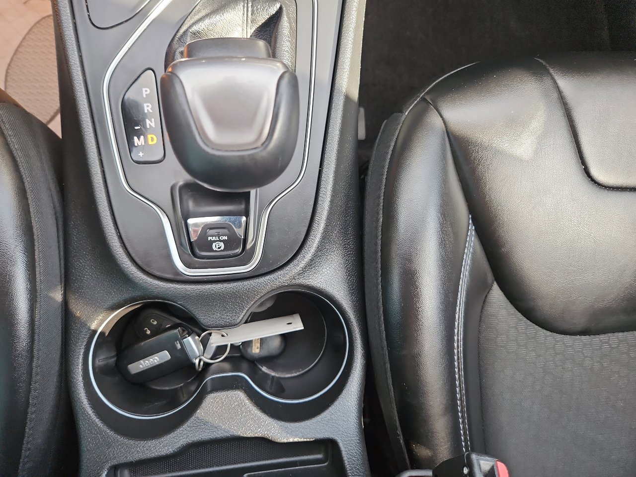 Used 2019 Jeep Cherokee Latitude Plus w/ Comfort/Convenience Group image 34