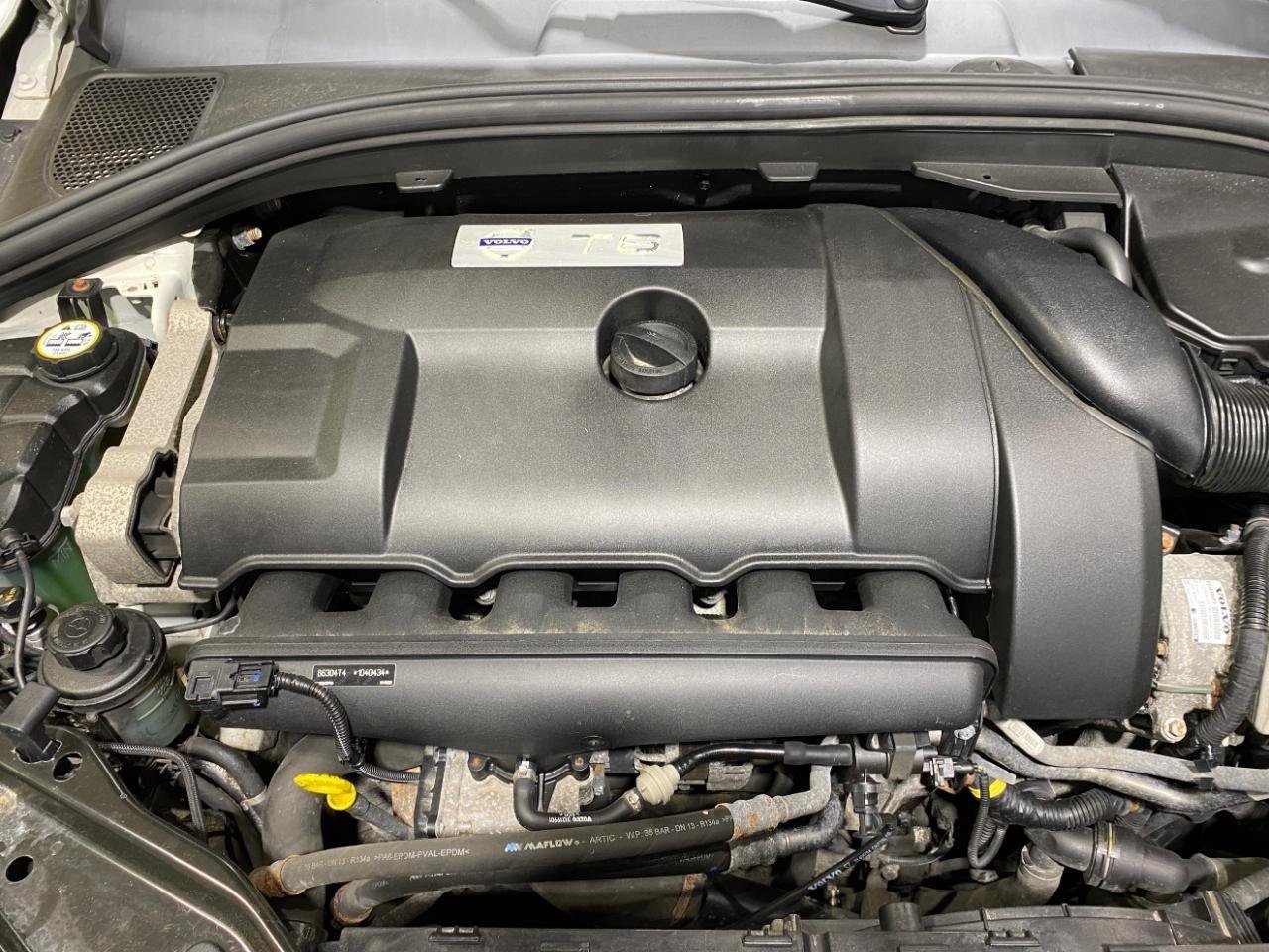 Used 2016 Volvo XC60 T6 AWD/4WD image 23