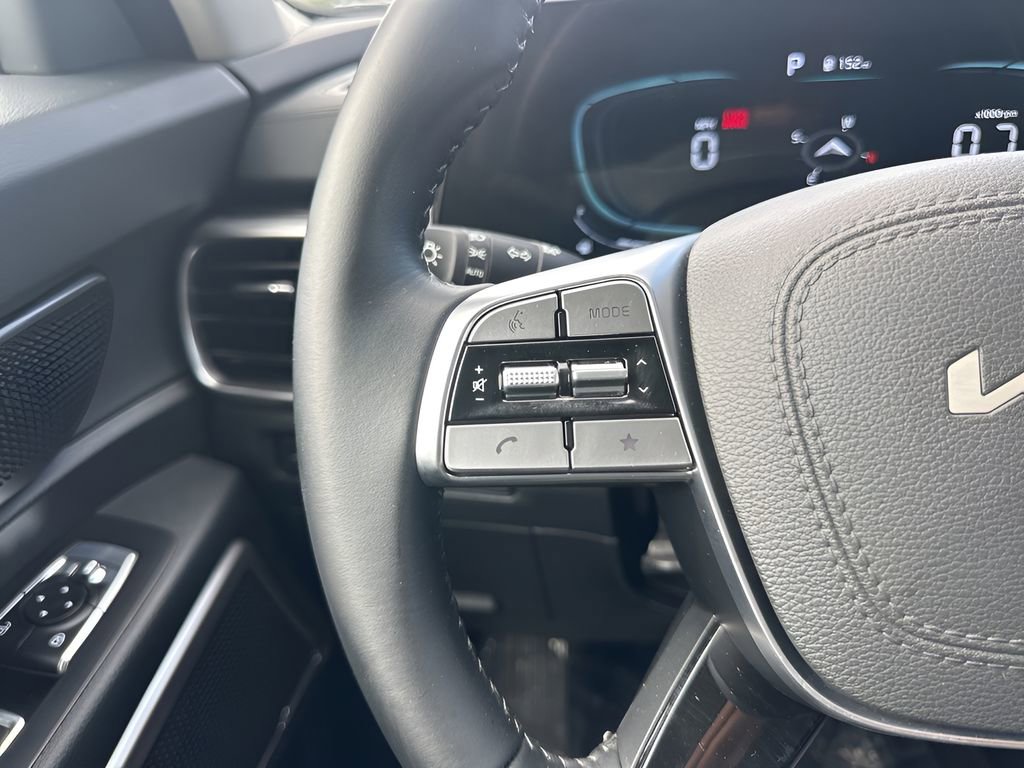 Used 2025 Kia Telluride S image 16