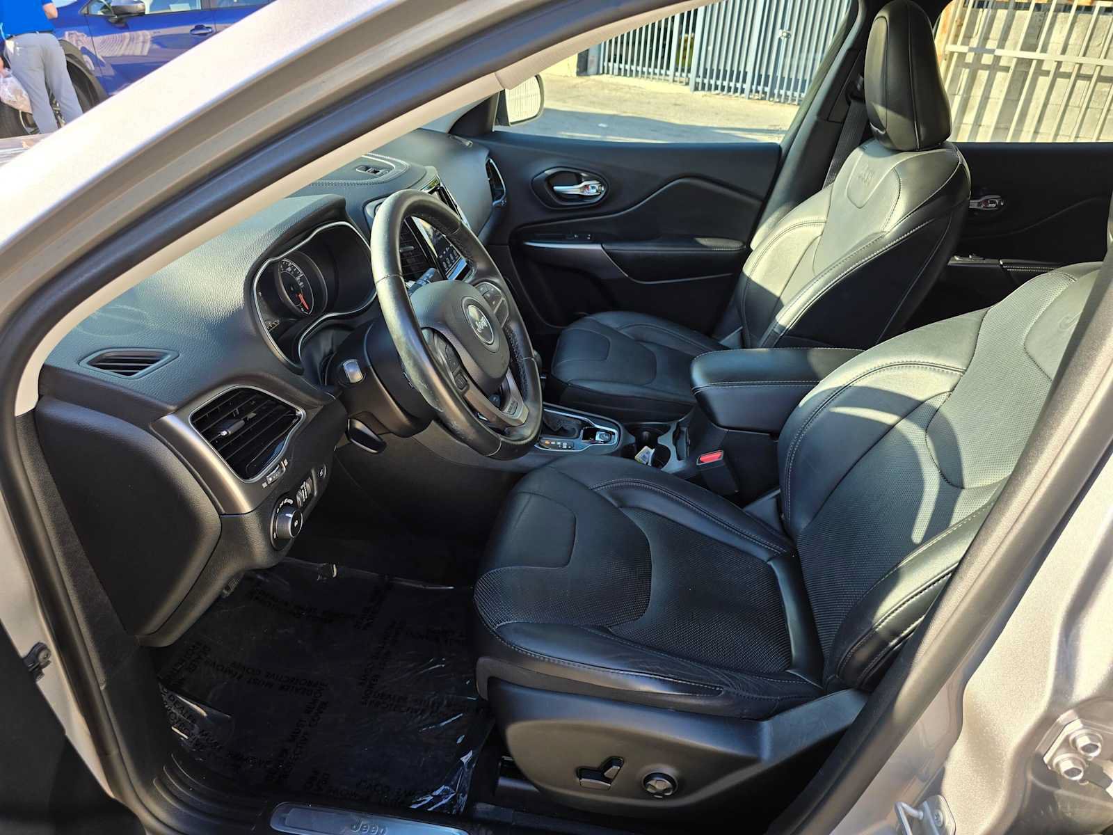 Used 2019 Jeep Cherokee Limited FWD image 20