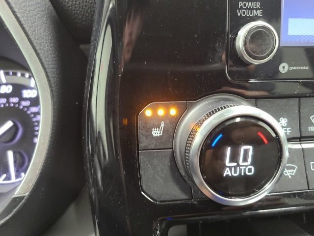 Used 2022 Toyota Highlander XLE FWD image 34