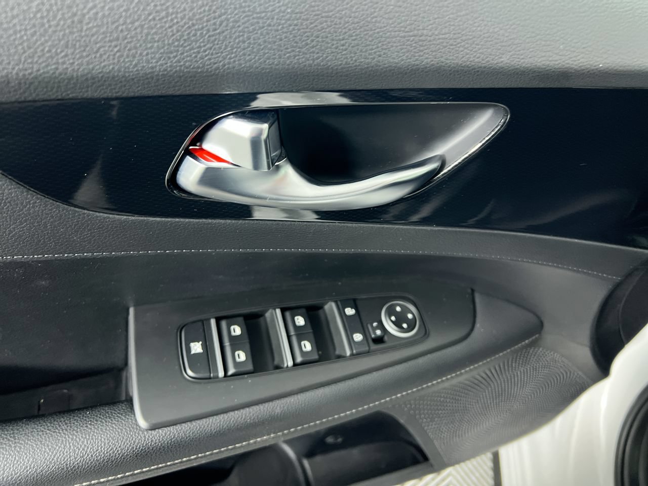 Certified 2024 Kia Forte GT-Line FWD image 16