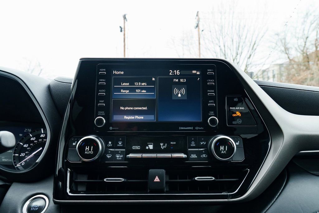 Used 2020 Toyota Highlander XLE image 13