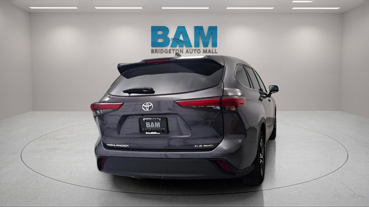 Used 2021 Toyota Highlander XLE image 12