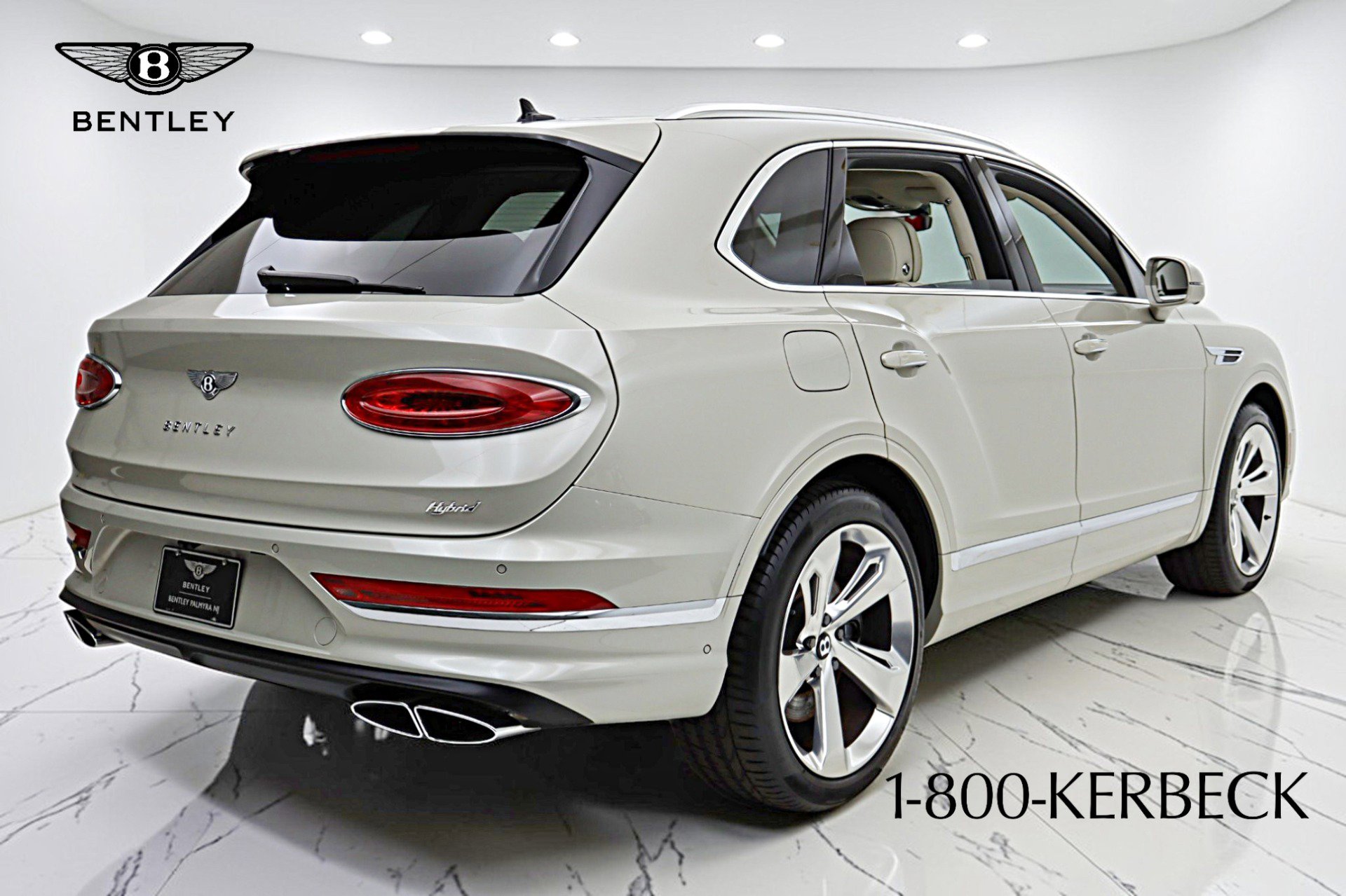 Used 2024 Bentley Bentayga Plug-In Hybrid image 11