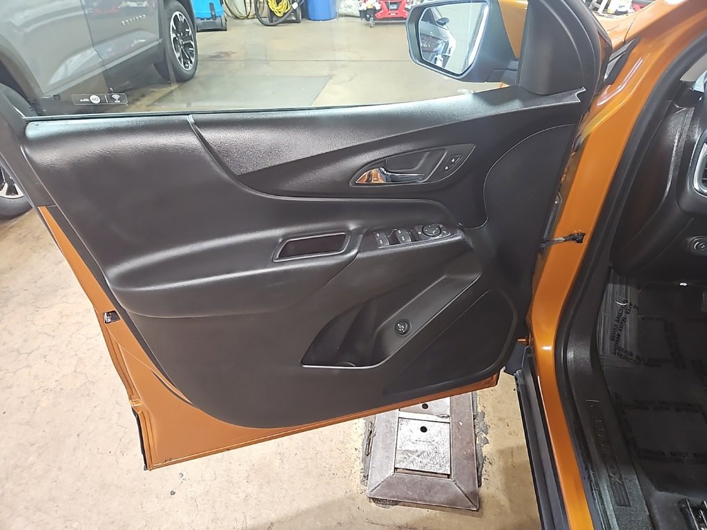 Used 2018 Chevrolet Equinox LT w/ Sun & Infotainment Package image 14