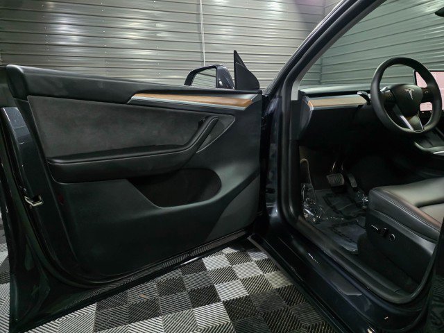Used 2024 Tesla Model Y Long Range image 31