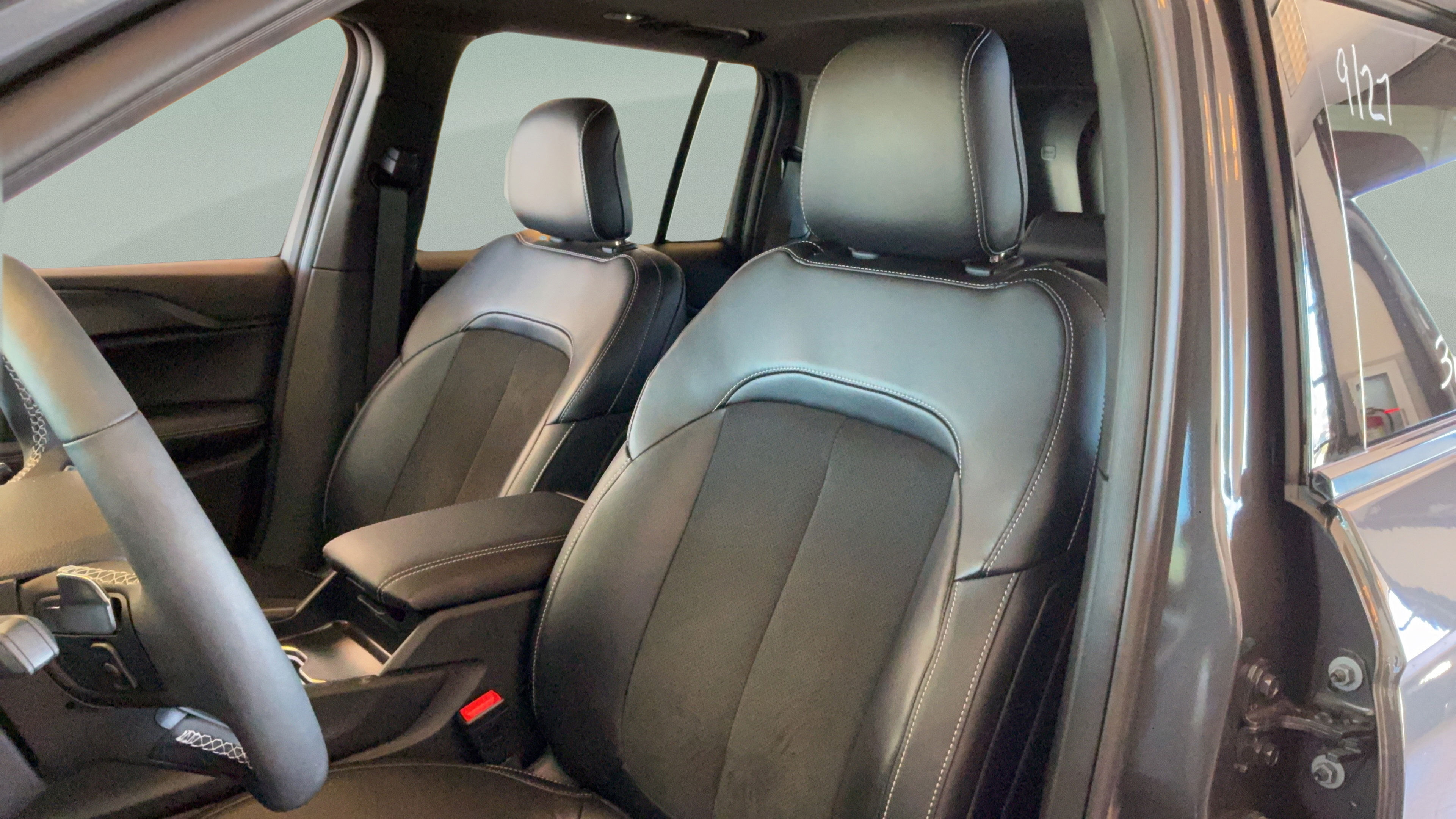 Used 2025 Jeep Grand Cherokee Altitude RWD image 24