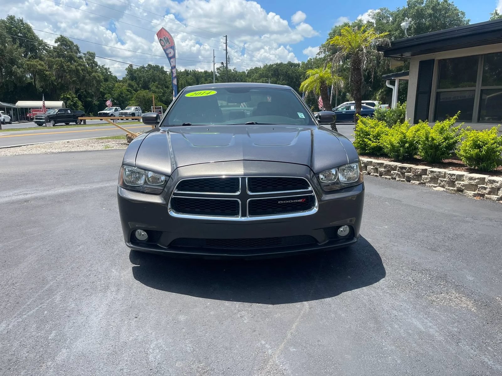 Used 2014 Dodge Charger SXT RWD image 2
