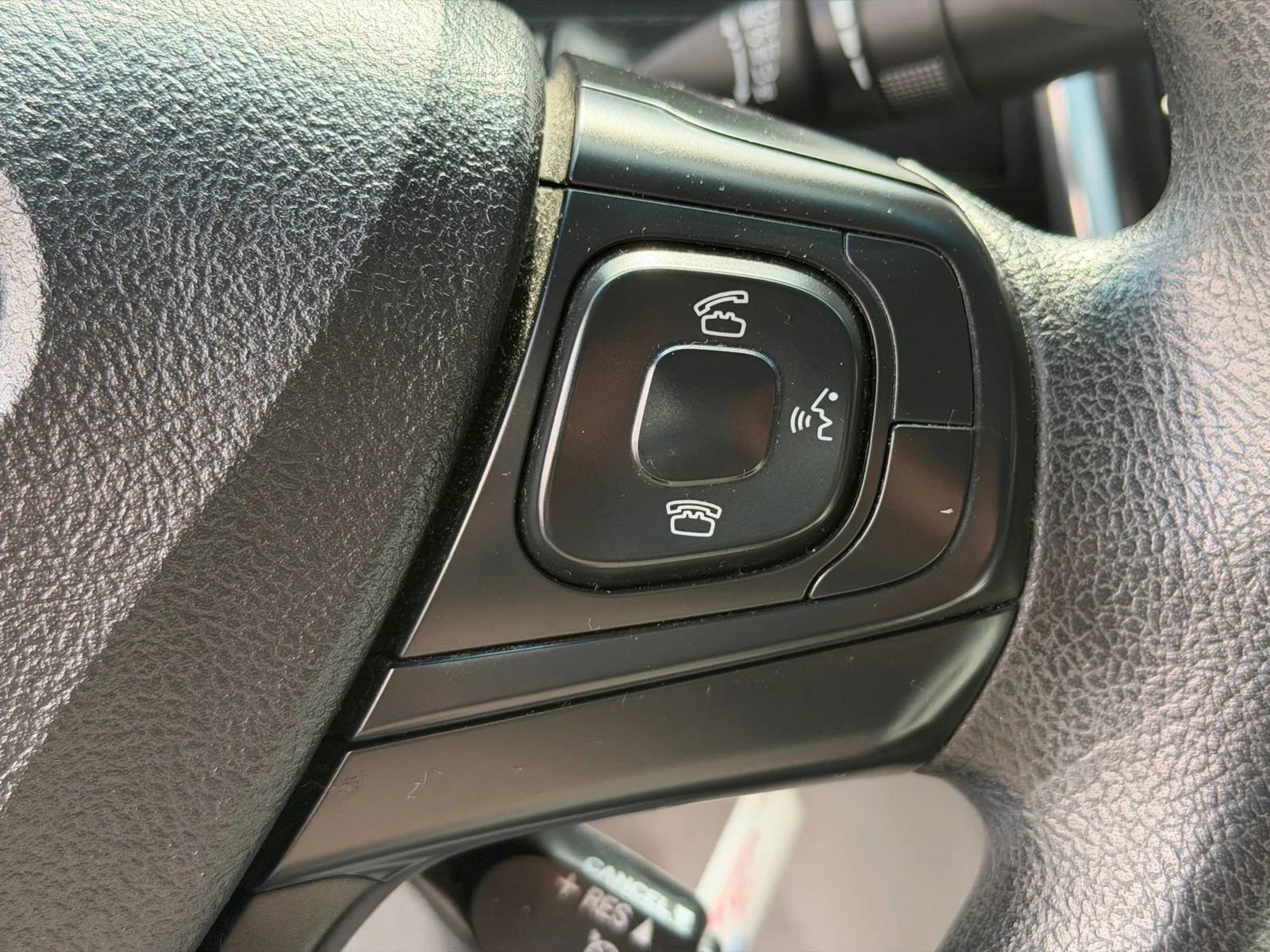 Used 2015 Toyota Camry LE FWD image 32