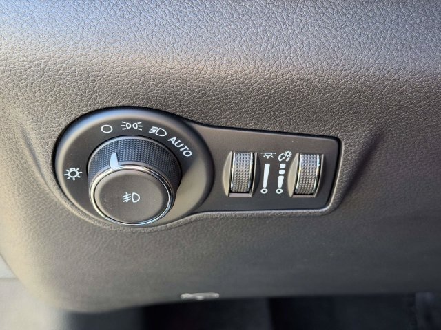 Certified 2023 Jeep Compass Latitude AWD/4WD image 28